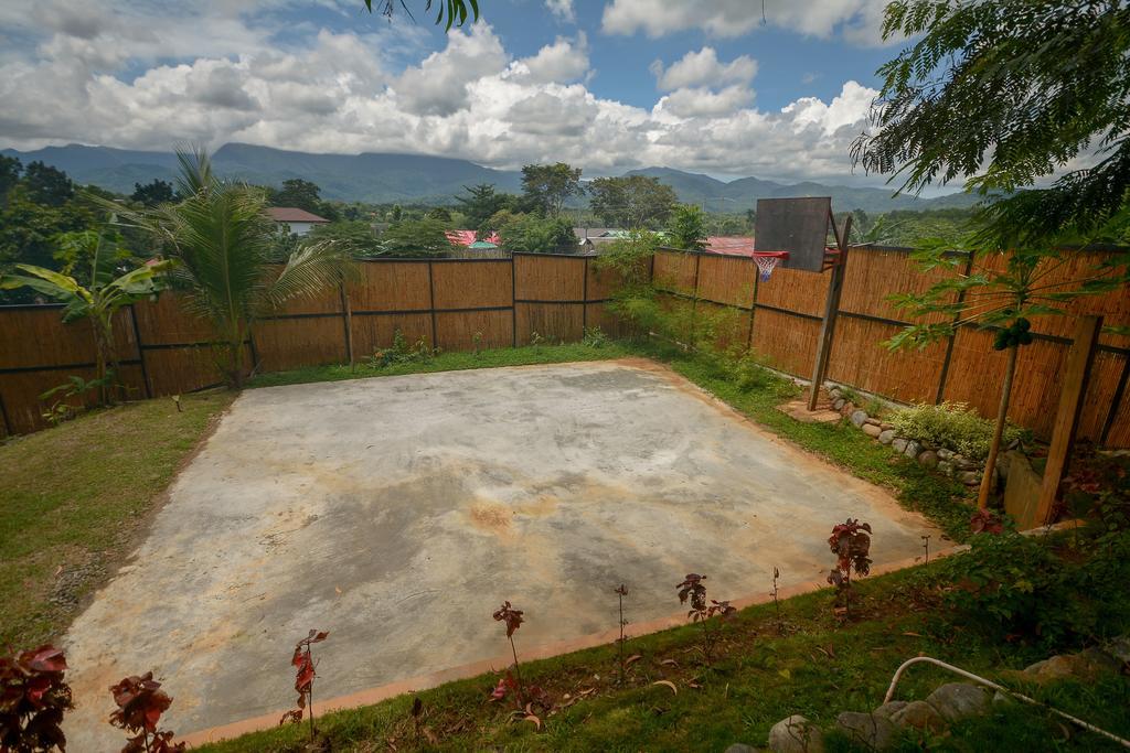 Hilltop Pool&Villa Puerto Princesa Exteriör bild