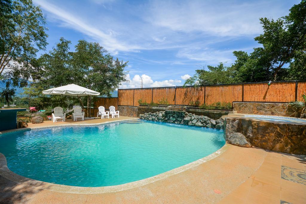Hilltop Pool&Villa Puerto Princesa Exteriör bild